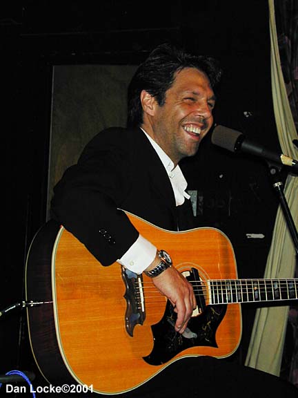 Kasim Sulton at The Abbey Pub, Chicago, 8/10/01 - photo by Dan Locke