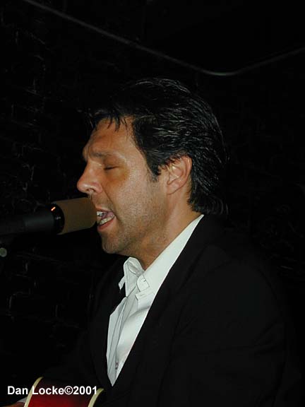 Kasim Sulton at The Abbey Pub, Chicago, 8/10/01 - photo by Dan Locke