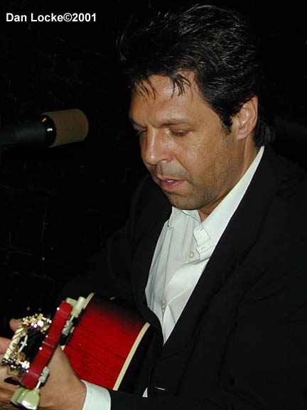 Kasim Sulton at The Abbey Pub, Chicago, 8/10/01 - photo by Dan Locke