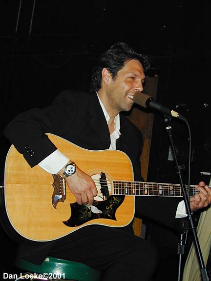 Kasim Sulton at The Abbey Pub, Chicago, 8/10/01 - photo by Dan Locke