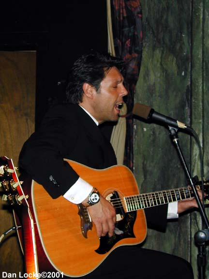 Kasim Sulton at The Abbey Pub, Chicago, 8/10/01 - photo by Dan Locke