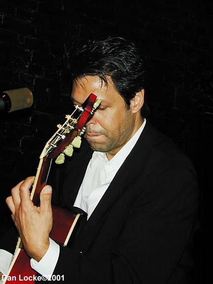 Kasim Sulton at The Abbey Pub, Chicago, 8/10/01 - photo by Dan Locke