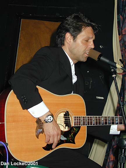 Kasim Sulton at The Abbey Pub, Chicago, 8/10/01 - photo by Dan Locke