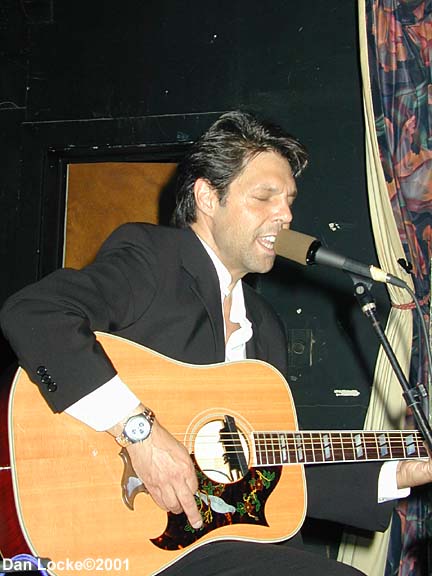 Kasim Sulton at The Abbey Pub, Chicago, 8/10/01 - photo by Dan Locke