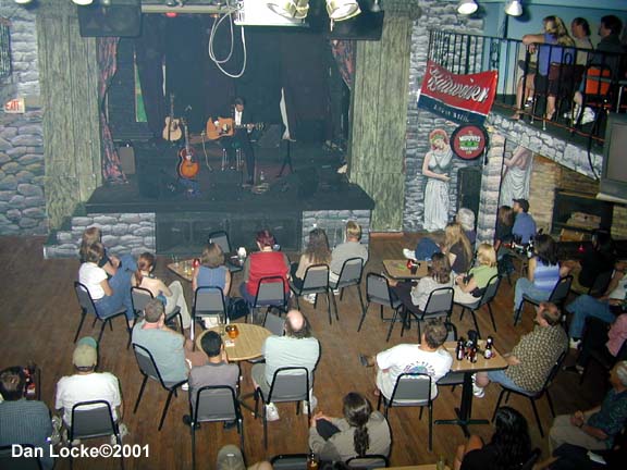 Kasim Sulton at The Abbey Pub, Chicago, 8/10/01 - photo by Dan Locke