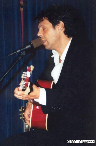 Kasim Sulton at The Tin Angel, Philadelphia, 8/15/01 - photo by Frank Ciapanna