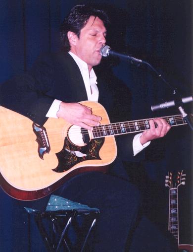 Kasim Sulton at The Little Theatre, Rochester, NY, 8/24/01 - photo by Frank Ciapanna